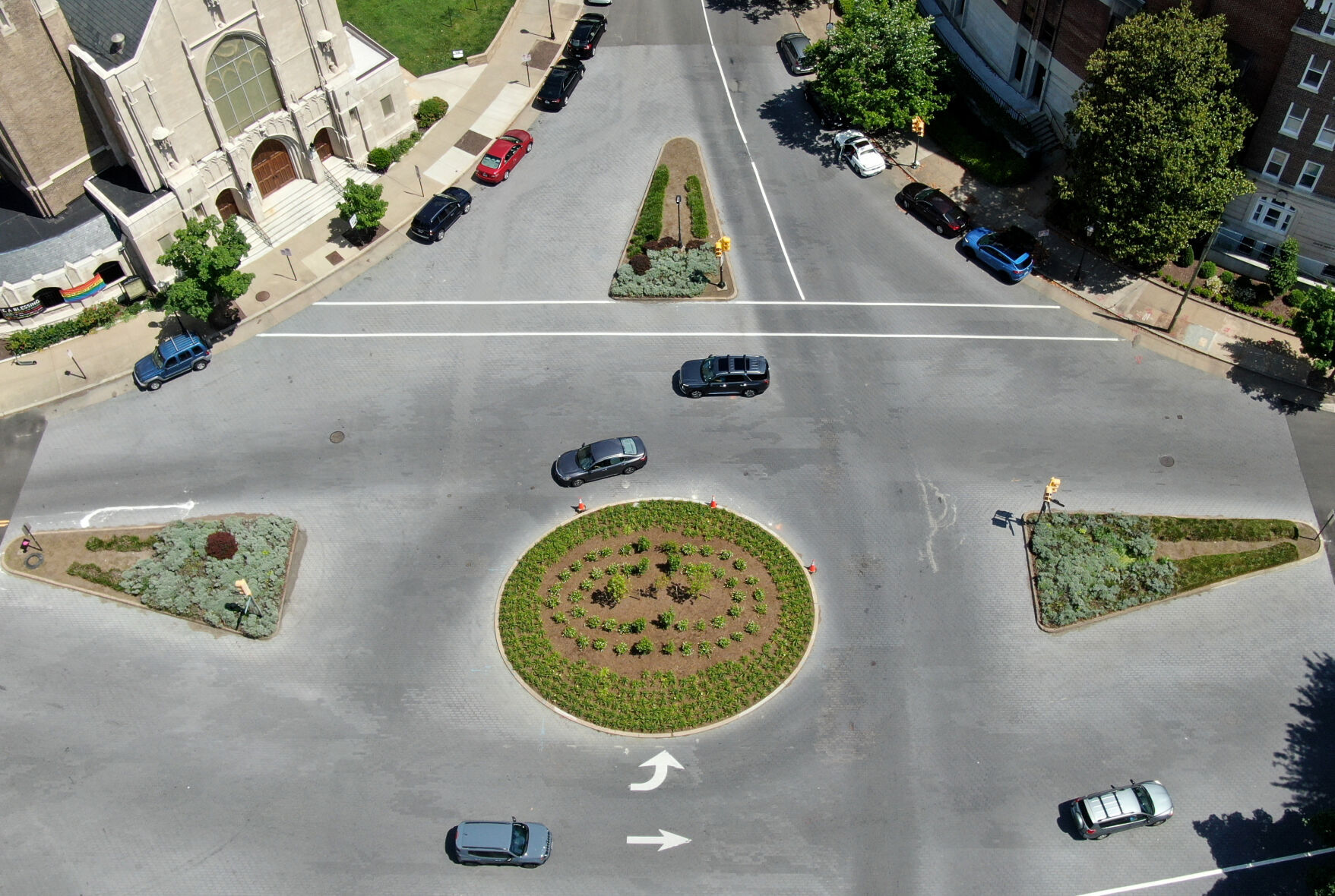 Monument Ave.
